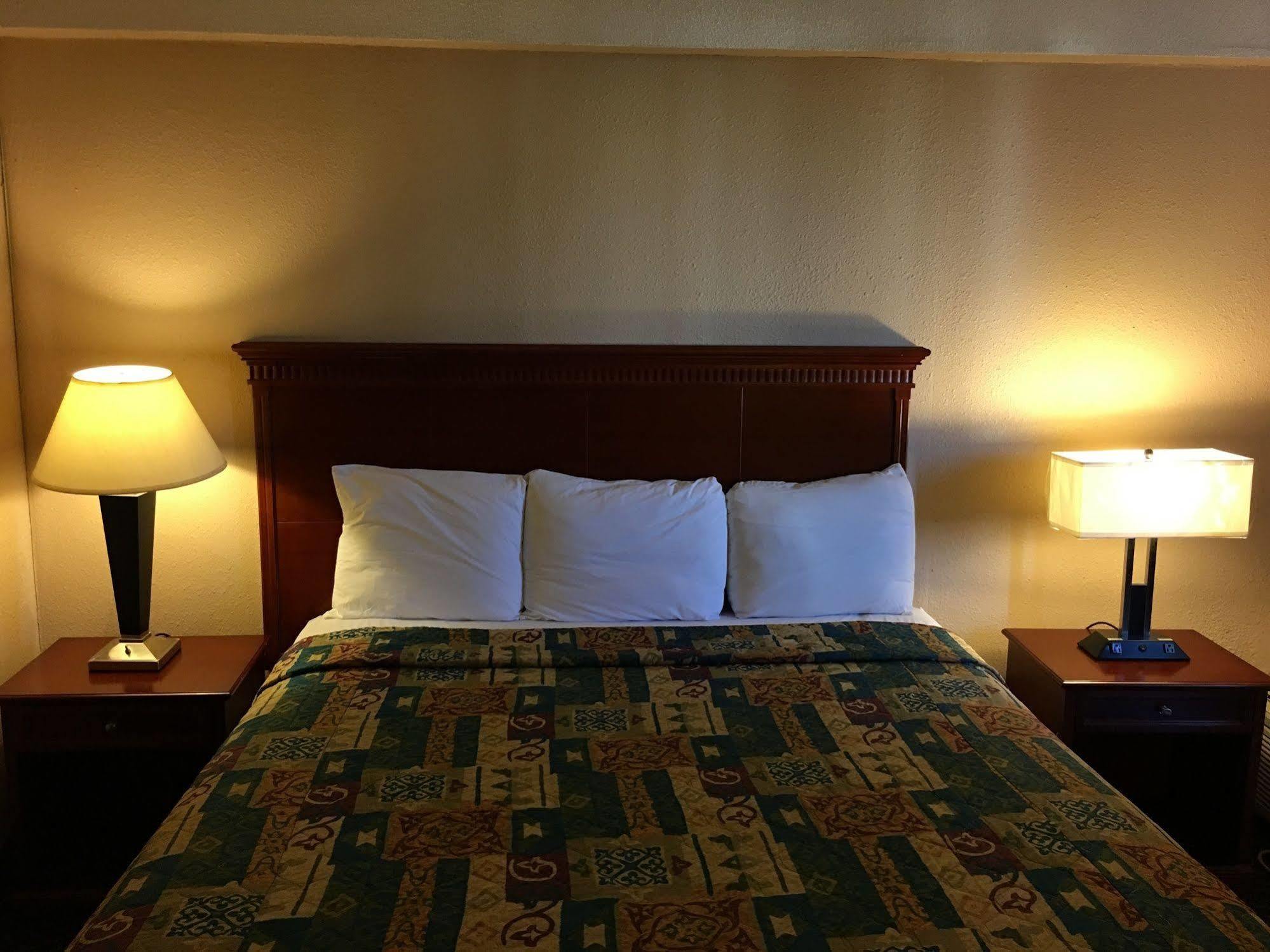 Travel Inn Питърсбърг Екстериор снимка
